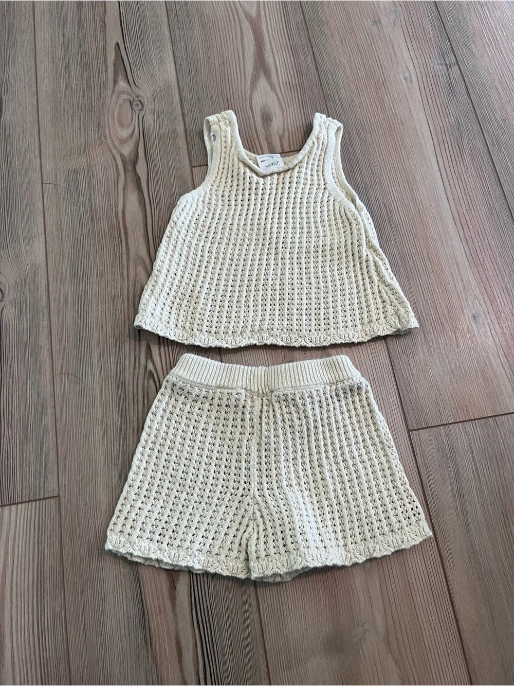 Zara Cream Crochet Shorts with Pink Flower Detail (4T)